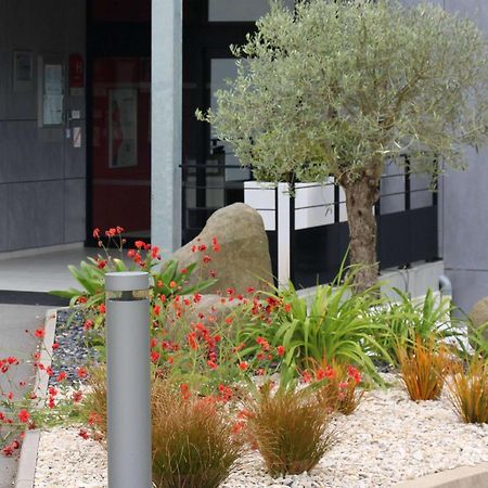 Hotel Ibis Guingamp Coeur De Bretagne Ploumagoar Exterior foto