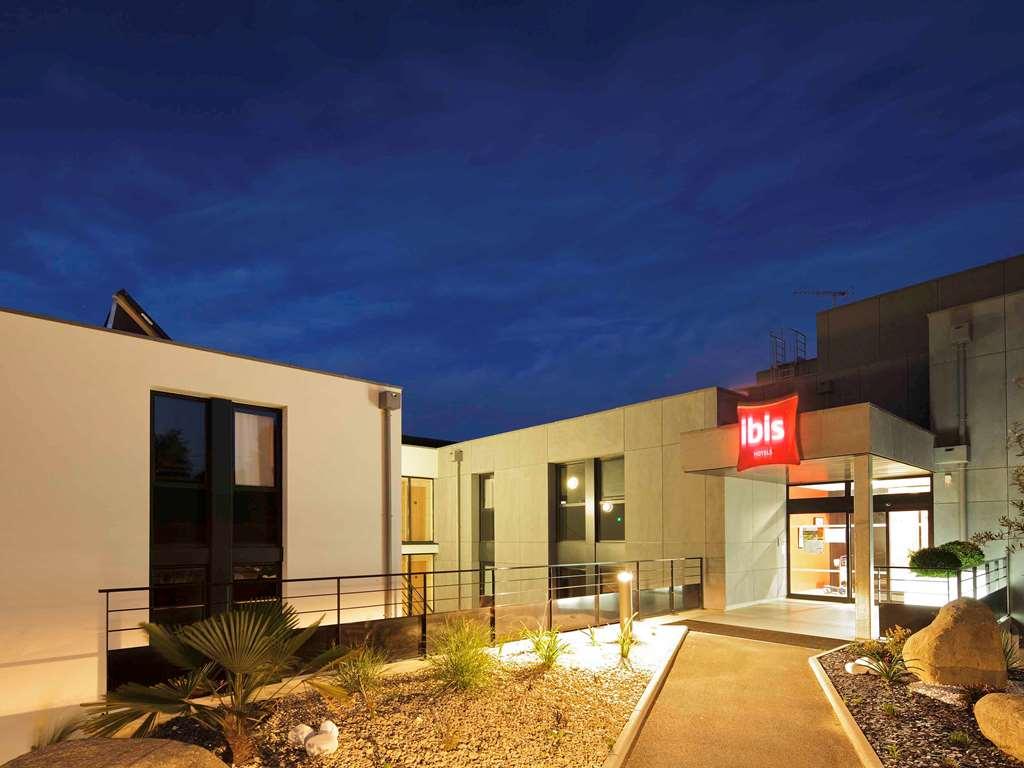 Hotel Ibis Guingamp Coeur De Bretagne Ploumagoar Exterior foto