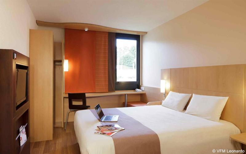 Hotel Ibis Guingamp Coeur De Bretagne Ploumagoar Exterior foto