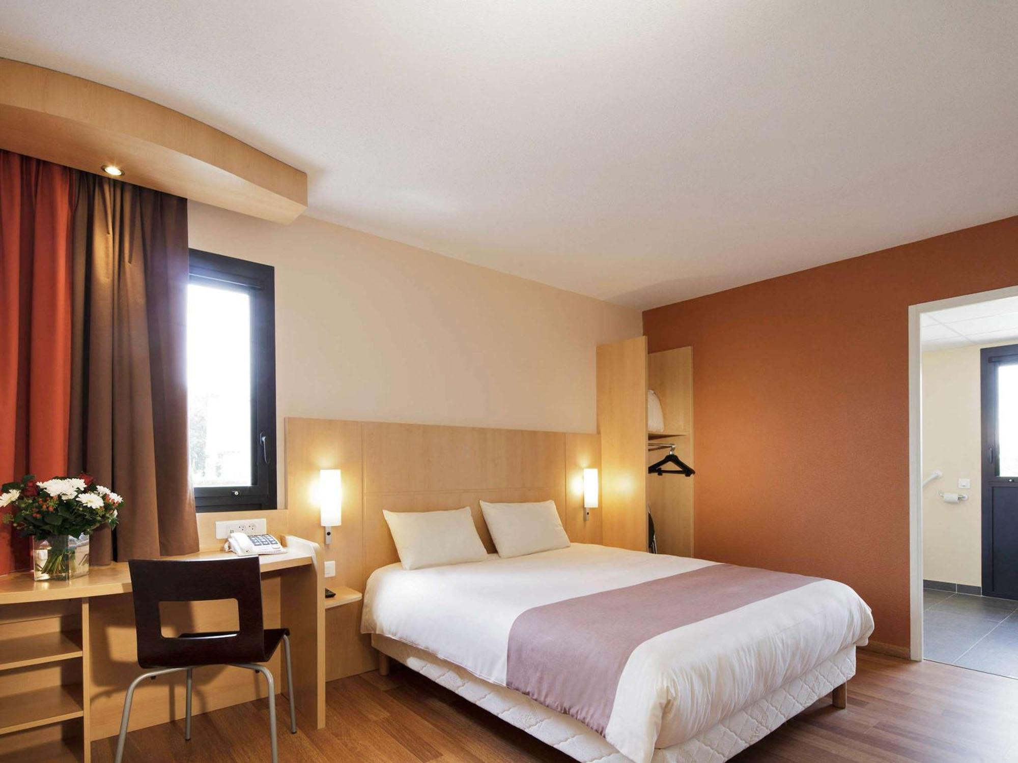 Hotel Ibis Guingamp Coeur De Bretagne Ploumagoar Exterior foto