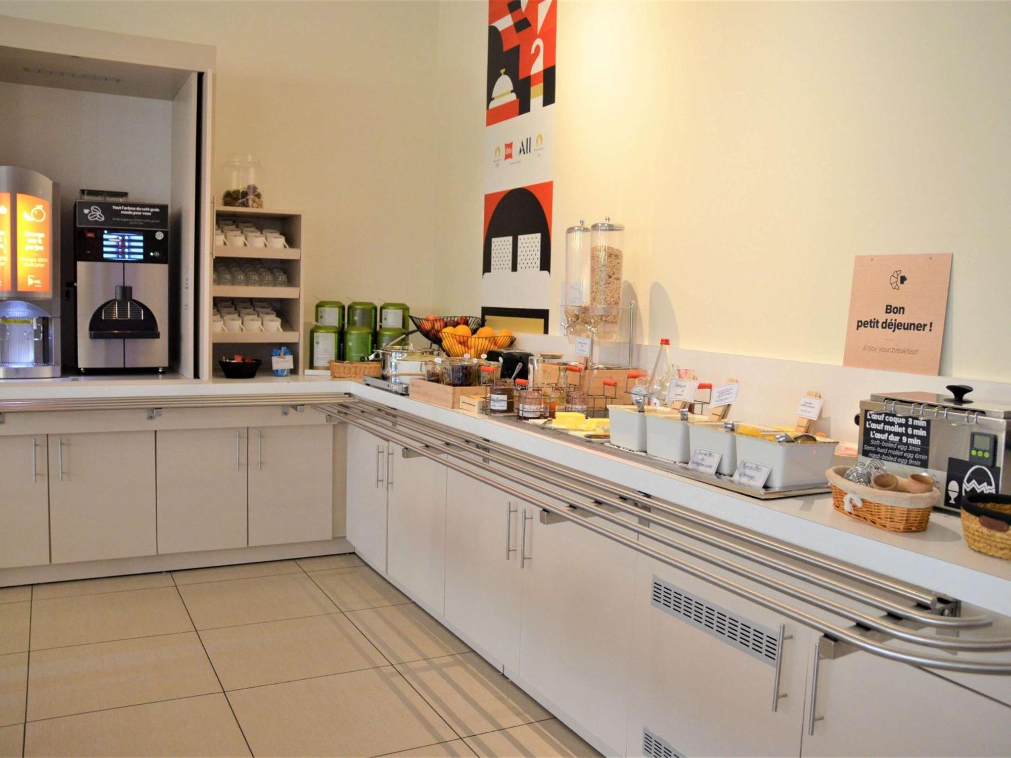 Hotel Ibis Guingamp Coeur De Bretagne Ploumagoar Exterior foto