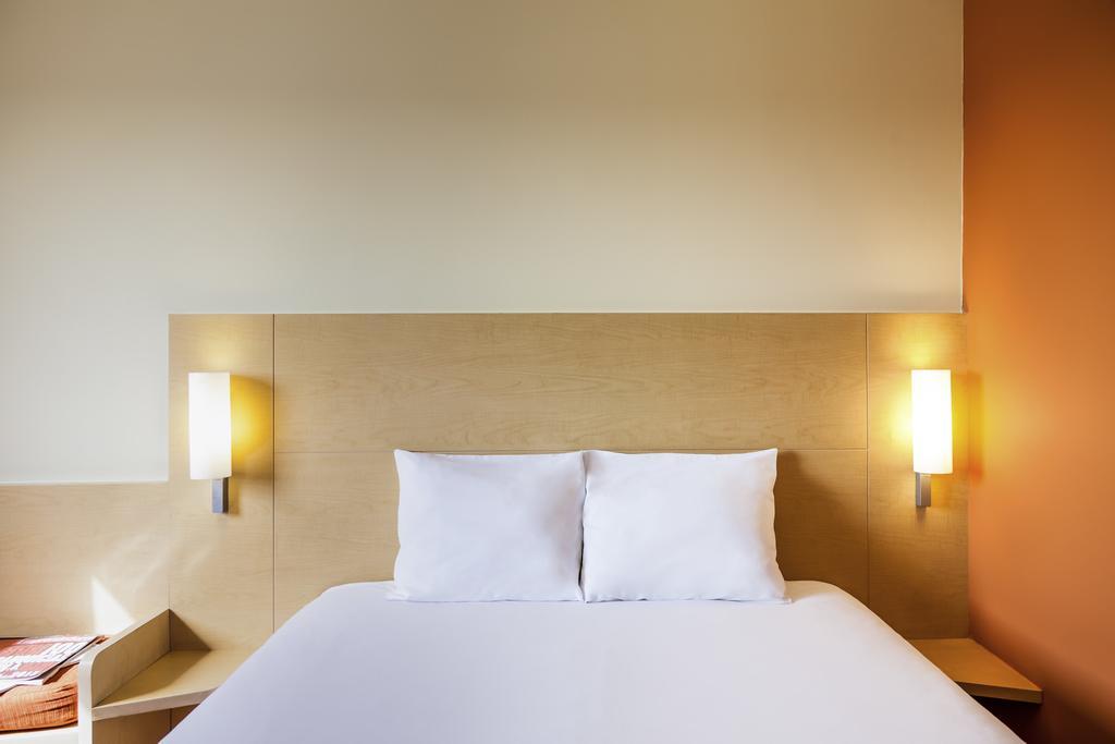 Hotel Ibis Guingamp Coeur De Bretagne Ploumagoar Quarto foto