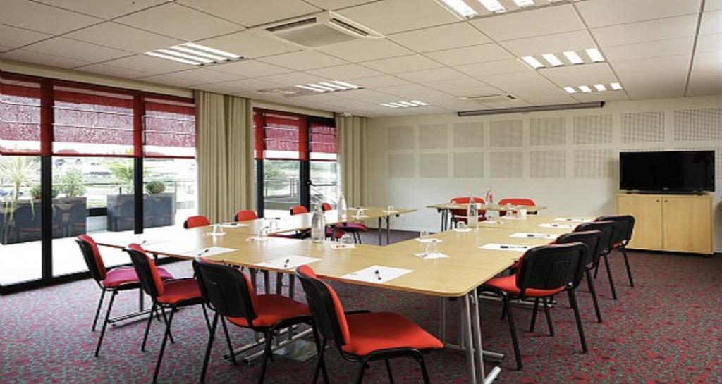 Hotel Ibis Guingamp Coeur De Bretagne Ploumagoar Exterior foto